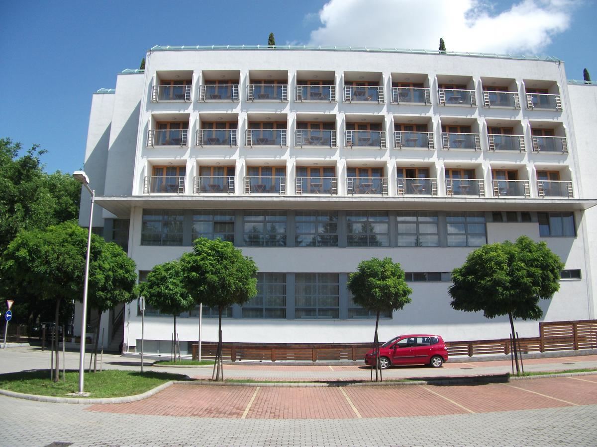 Debreceni Postas Ueduelo Bagian luar foto